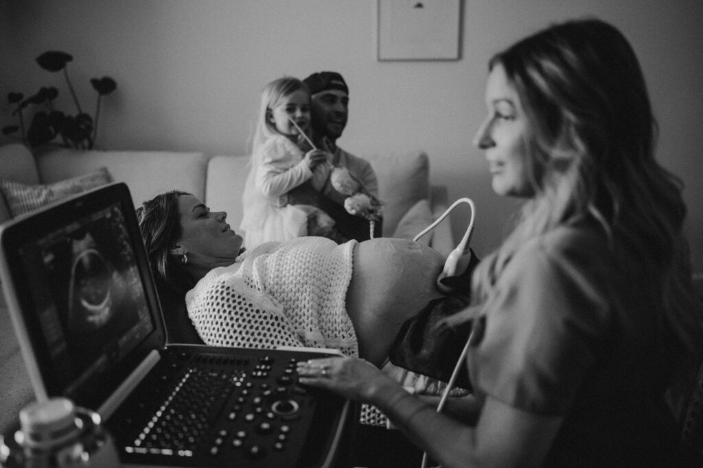 at home ultrasound experience in Nashville captured by Jennie Pyfferoen